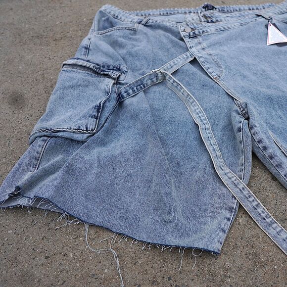 PLT Plus 30 Asymmetrical Wrap Denim Cargo Shorts NWT – Light Acid Wash - Picture 4 of 8
